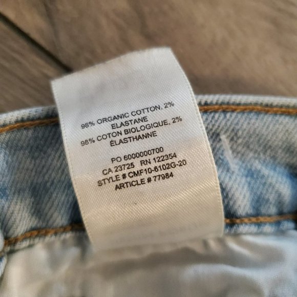 DENIM FORUM | The Yoko High Rise Slim in Light Blue Wash (Size 25) - Picture 13 of 14